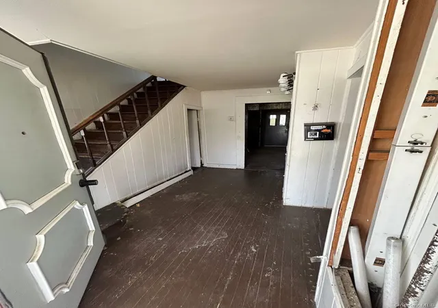 Photo 3 of Sale Pending at 31 East Ave, Hempstead, NY 11520 | MLS# 987670 | Listing updated on 2026-06-11