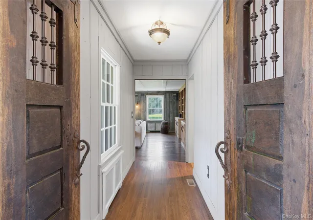 Photo 3 of Single family home for sale at 395 W Neck Rd, Huntington, NY 11743 | MLS# 987719 | Listing updated on 2026-10-01