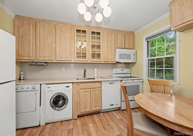 3rd image of 95 Georgia Ave, Yonkers, NY 10708 | MLS# 987723