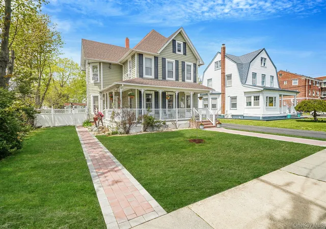3rd image of 74 Maple Ave, Patchogue, NY 11772 | MLS# 987738