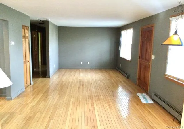 4th image of 56 Gwendolyn Pl, Islip, NY 11730 | MLS# 987764
