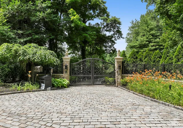 2nd image of 91 Crescent Beach Rd, Glen Cove, NY 11542 | MLS# 987805