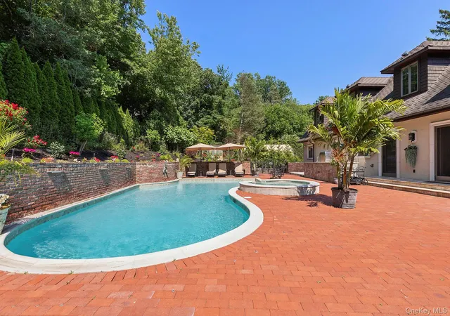 Photo 3 of Single family home for sale at 91 Crescent Beach Rd, Glen Cove, NY 11542 | MLS# 987805 | Listing updated on 2026-04-21