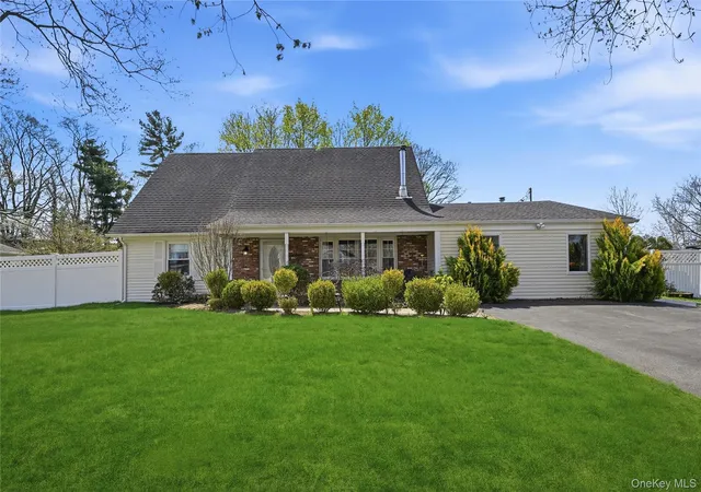1st image of 18 Marwood Pl, Brookhaven, NY 11790 | MLS# 987812