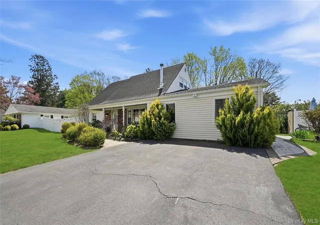 2nd image of 18 Marwood Pl, Brookhaven, NY 11790 | MLS# 987812