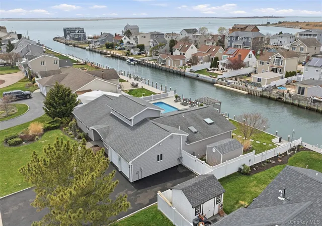 4th image of 21 Shore Dr W, Babylon, NY 11726 | MLS# 987827