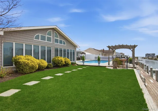 5th image of 21 Shore Dr W, Babylon, NY 11726 | MLS# 987827