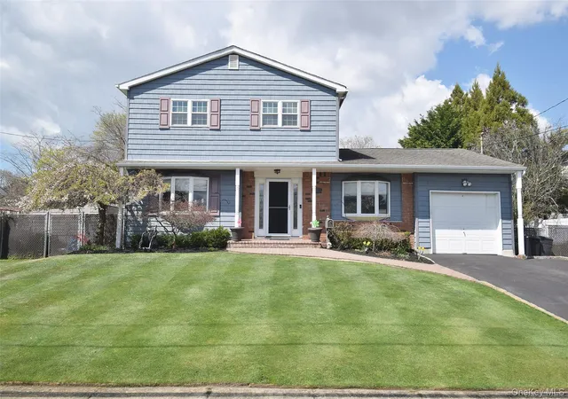 1st image of 32 Lagoon Pl, Islip, NY 11730 | MLS# 987840