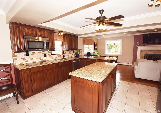 3rd image of 32 Lagoon Pl, Islip, NY 11730 | MLS# 987840