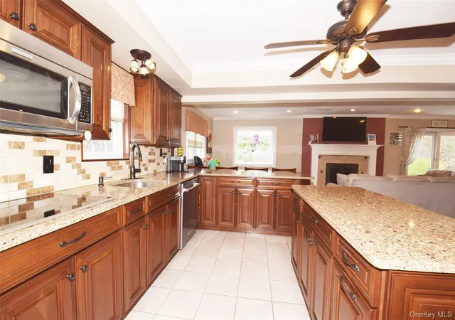 4th image of 32 Lagoon Pl, Islip, NY 11730 | MLS# 987840