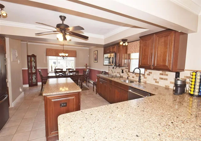 5th image of 32 Lagoon Pl, Islip, NY 11730 | MLS# 987840