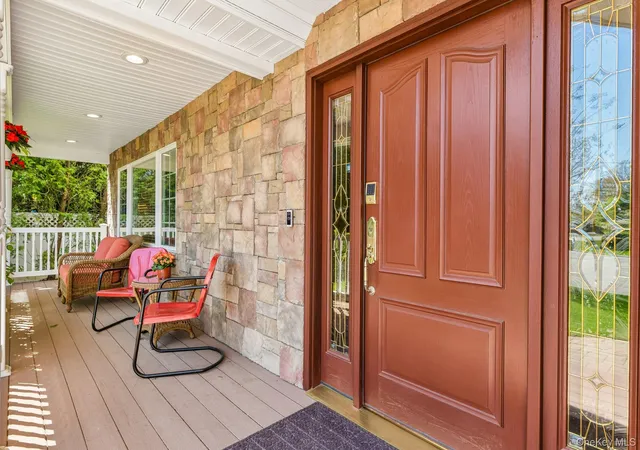 Photo 3 of Sale Pending at 1442 Stevenson Cir, Hewlett, NY 11557 | MLS# 987853 | Listing updated on 2026-09-19