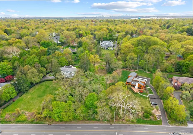 4th image of 367A E Shore Rd, North Hempstead, NY 11023 | MLS# 987867