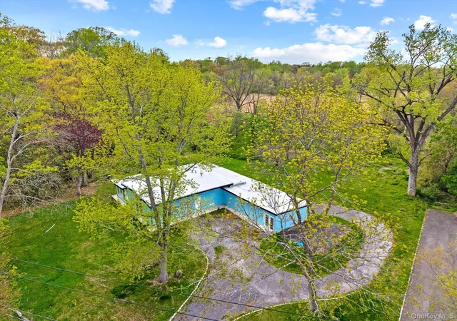 2nd image of 107 Wildwood Rd, Great Neck, NY 11024 | MLS# 987886