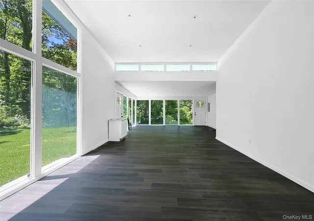 4th image of 107 Wildwood Rd, Great Neck, NY 11024 | MLS# 987886