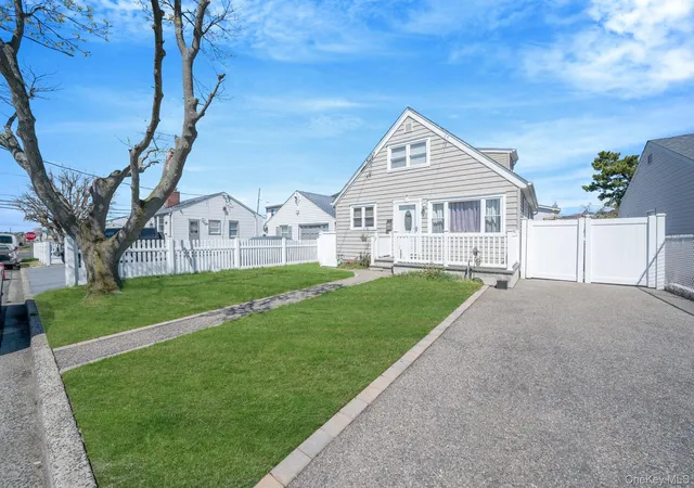 3rd image of 82 E Seacrest Ave, Babylon, NY 11757 | MLS# 987892