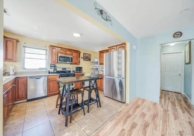 5th image of 82 E Seacrest Ave, Babylon, NY 11757 | MLS# 987892