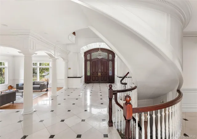 Photo 4 of Sale Pending at 38 Ormond Park Rd, Glen Head, NY 11545 | MLS# 987894 | Listing updated on 2026-09-19