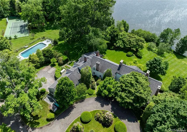 1st image of 200 Cleft Rd, Oyster Bay, NY 11765 | MLS# 987913