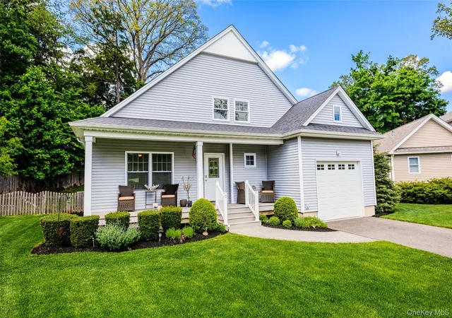 2nd image of 3 Clear Creek Ct, Huntington, NY 11746 | MLS# 987923