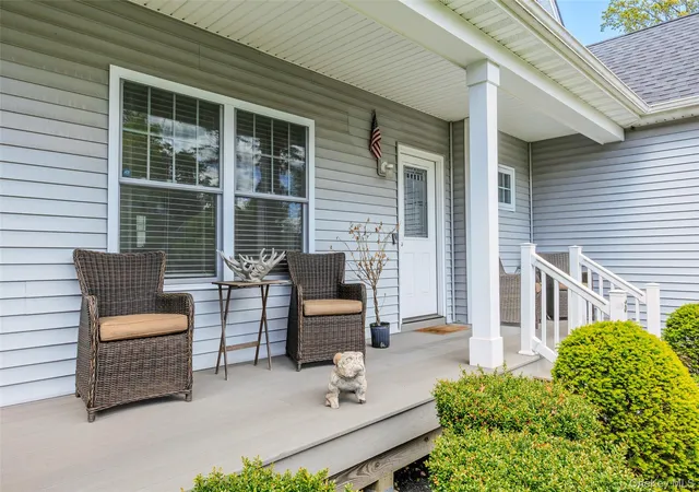3rd image of 3 Clear Creek Ct, Huntington, NY 11746 | MLS# 987923