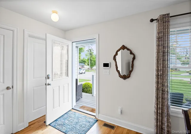 5th image of 3 Clear Creek Ct, Huntington, NY 11746 | MLS# 987923