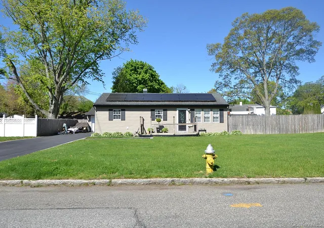 2nd image of 1616 Baldwin Blvd, Bay Shore, NY 11706 | MLS# 987942
