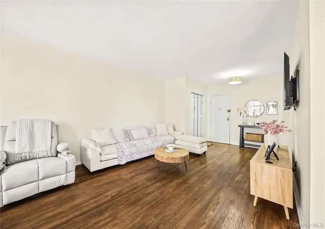 2nd image of 800 Grand, New York, NY 10451