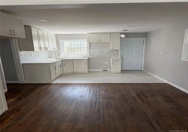 Photo 4 of Sale Pending at 12815 235th Street, New York, NY 11422 | MLS# 987989 | Listing updated on 2026-08-21