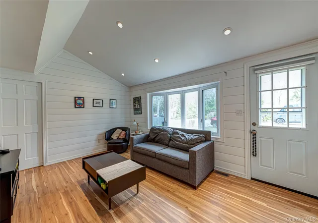 2nd image of 6 Longview Dr, Southampton, NY 11942 | MLS# 987991