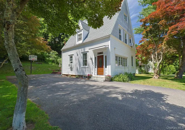 2nd image of 9 Library Rd, Tuxedo Park, NY 10987 | MLS# 988001