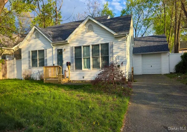 Photo 2 of Sale Pending at 46 E Maple St, Islip, NY 11722 | MLS# 988035 | Listing updated on 2026-06-13