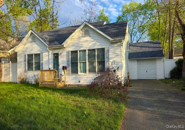 Photo 3 of Sale Pending at 46 E Maple St, Islip, NY 11722 | MLS# 988035 | Listing updated on 2026-06-13