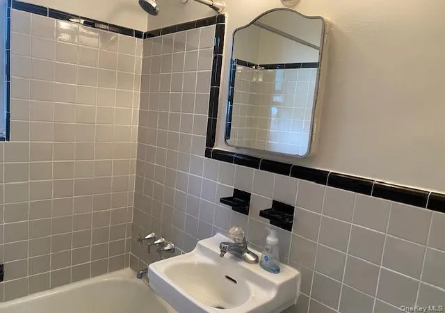 2nd image of 263-06 73Rd Ave, New York, NY 11004