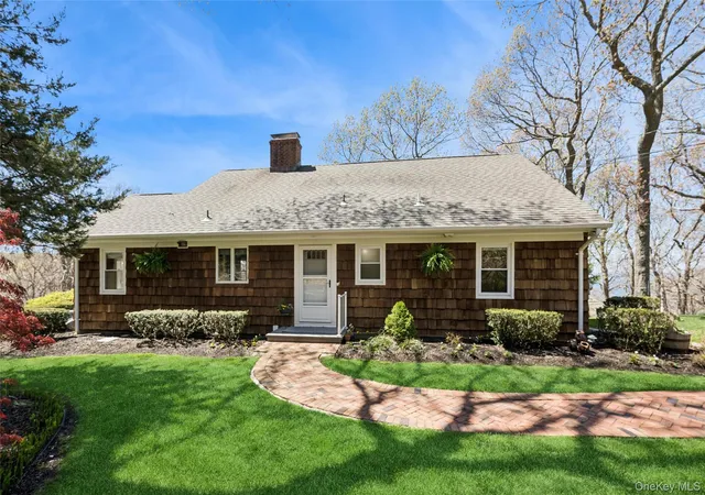 2nd image of 3 Summit Dr, Calverton, NY 11933 | MLS# 988115