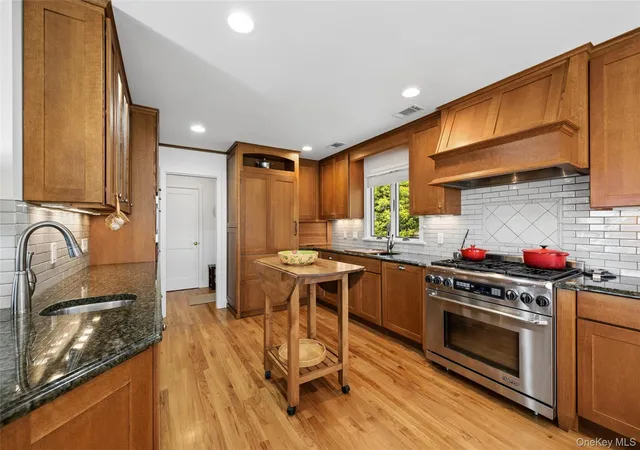 3rd image of 3 Summit Dr, Calverton, NY 11933 | MLS# 988115
