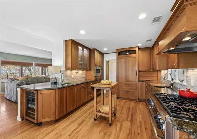 5th image of 3 Summit Dr, Calverton, NY 11933 | MLS# 988115
