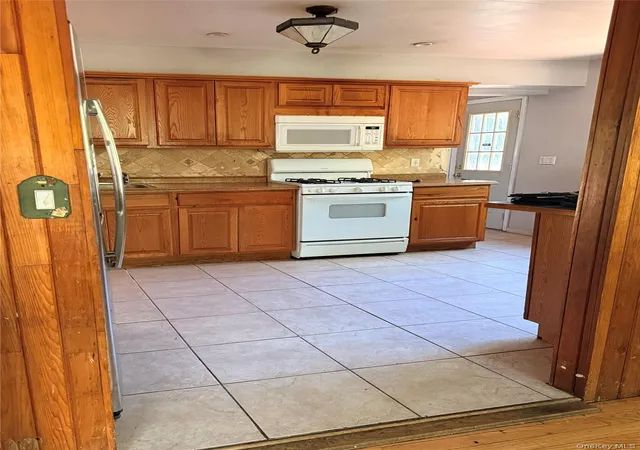 3rd image of 13 Hampton Ave, Brookhaven, NY 11950 | MLS# 988118