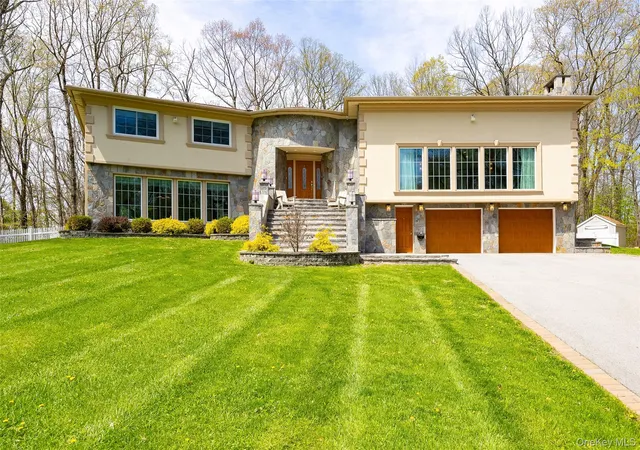 1st image of 10 Quail Ridge Rd, Hyde Park, NY 12538 | MLS# 988128
