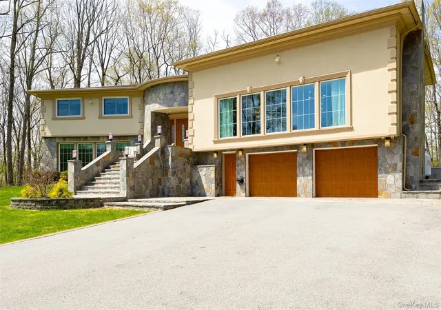 3rd image of 10 Quail Ridge Rd, Hyde Park, NY 12538 | MLS# 988128
