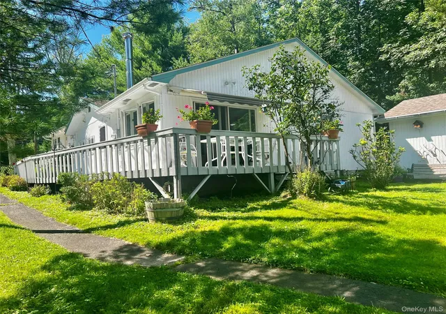 Photo 1 of Single family home for sale at 7 Jenn Ln, Thompson, NY 12701 | MLS# 988151 | Listing updated on 2026-08-16