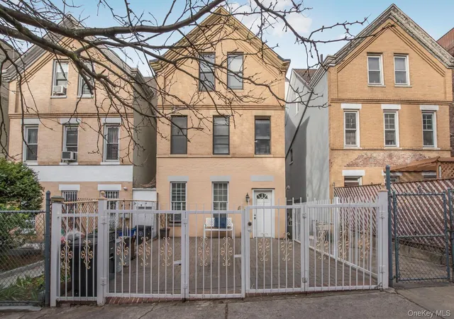 Photo 2 of Multi family home for sale at 292 Wadsworth Ave, New York, NY 10040 | MLS# 988154 | Listing updated on 2026-08-24