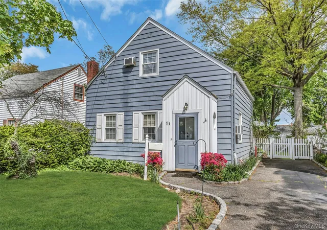 Photo 2 of Sale Pending at 11 Skidmore Pl, Valley Stream, NY 11581 | MLS# 988206 | Listing updated on 2026-09-19
