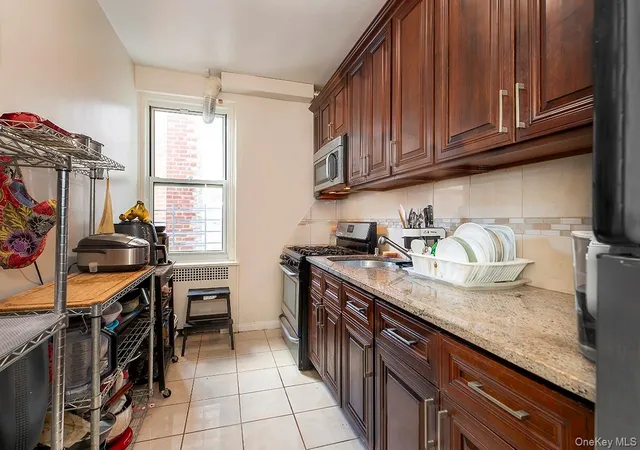 Photo 3 of Sale Pending at 72 15 37th Avenue #6A, New York, NY 11372 | MLS# 988220 | Listing updated on 2026-08-18