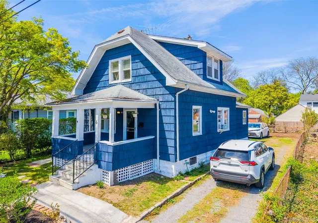 2nd image of 6 Littleworth Ln, Oyster Bay, NY 11579 | MLS# 988222