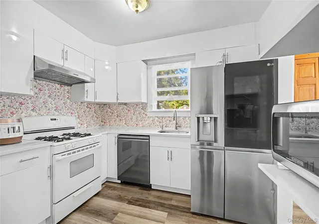 4th image of 6 Littleworth Ln, Oyster Bay, NY 11579 | MLS# 988222