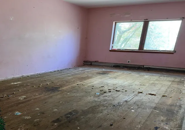 4th image of 26 Willoughby St, Islip, NY 11717 | MLS# 988259