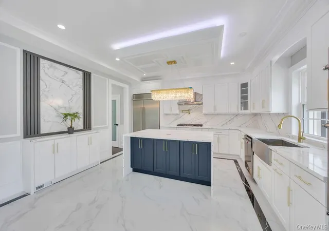 Photo 3 of Sale Pending at 71 Cedar St, Oyster Bay, NY 11801 | MLS# 988278 | Listing updated on 2026-08-27