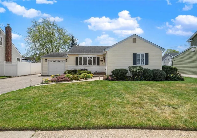 2nd image of 340 N Boston Ave, Oyster Bay, NY 11758 | MLS# 988375