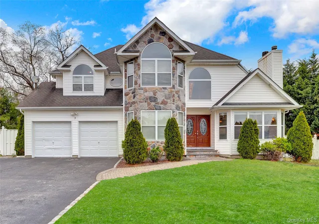 Photo 1 of Sale Pending at 5 Supreme Ct, Smithtown, NY 11787 | MLS# 988386 | Listing updated on 2026-07-20